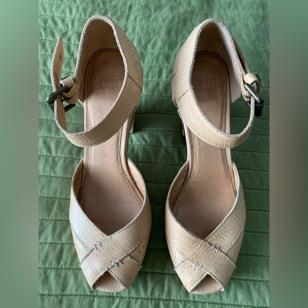 Frye Agatha platform heals size 7.5